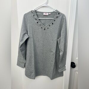 Quacker Factory Women’s Gray V-Neck Top with Rhinestones Size M